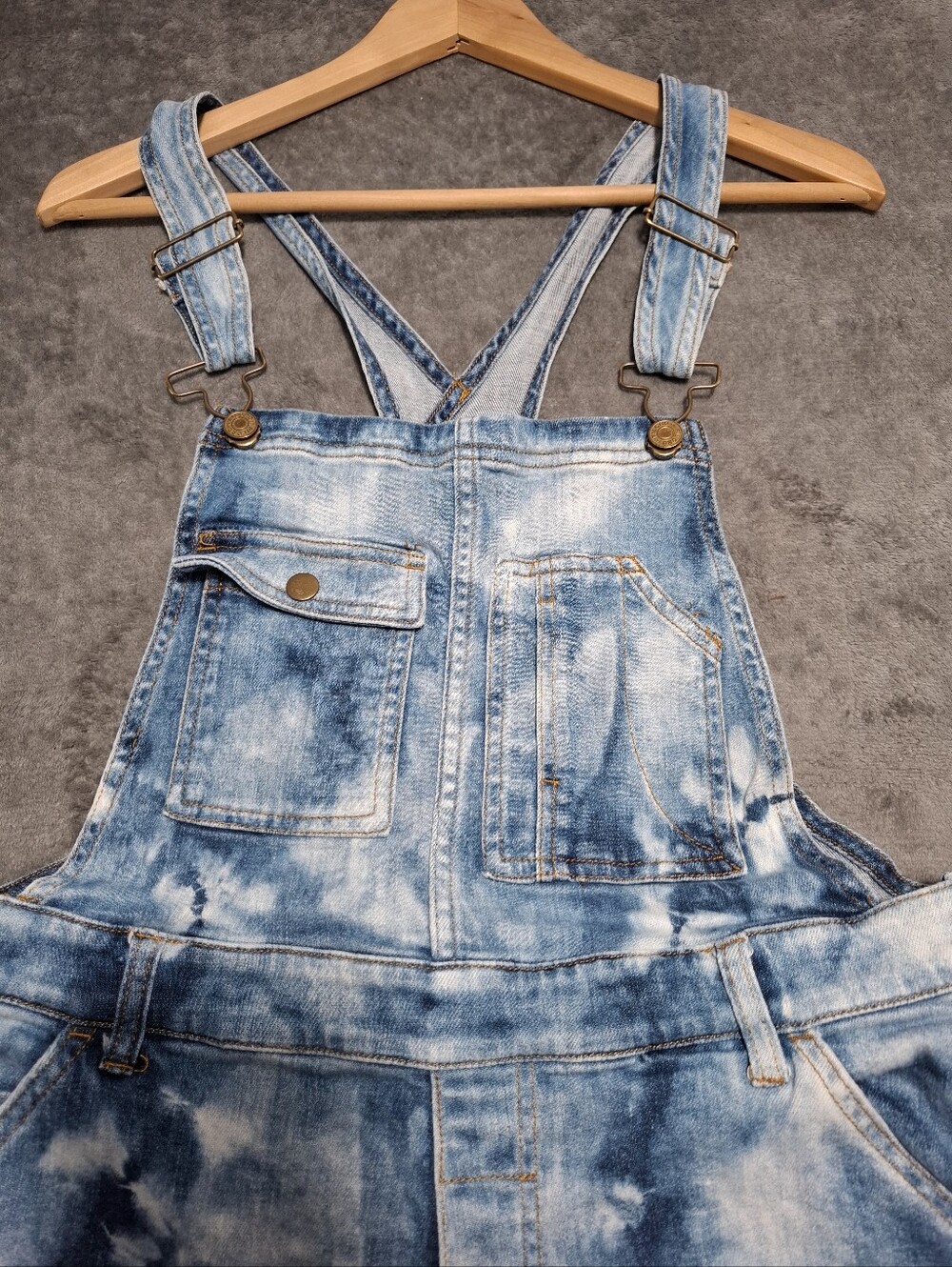 Pilcro Bleached Tie-Dye Light Blue Denim Overalls Women's Jeans Size 31 - Picture 10 of 14